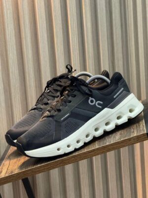 On Running III Mujer Réplica AAA